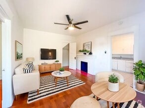 Building Photo - Charming Corner 1 Bed / 1 Bath in the Hear...