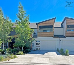 Building Photo - Three Bedroom Townhome with AC, Fenced Yard
