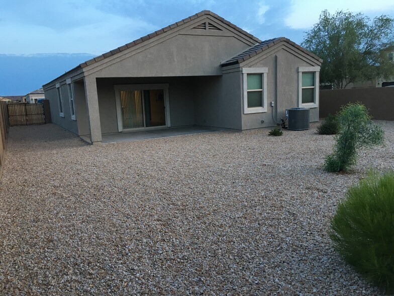 Building Photo - 1122 E Viola Ct