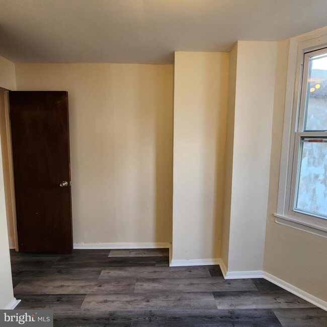 Building Photo - 2450 N Fairhill St