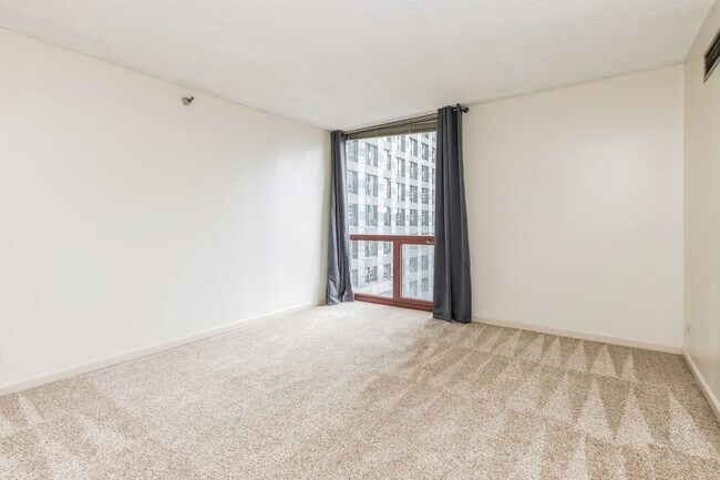 Building Photo - 200 N Dearborn St