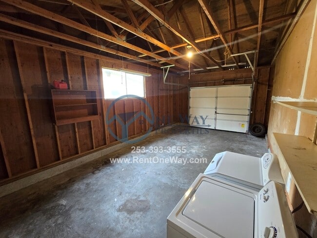 Building Photo - 814 196th St E