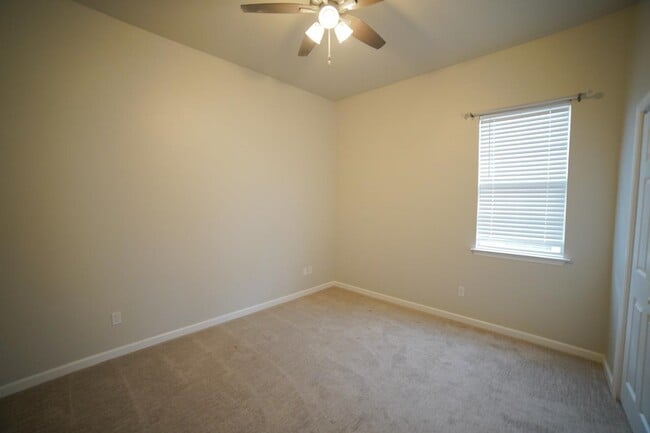 Building Photo - 5560 Hampton Hill Cir