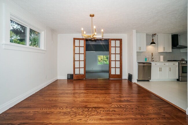 Building Photo - Stunning 4 Bedroom Home!