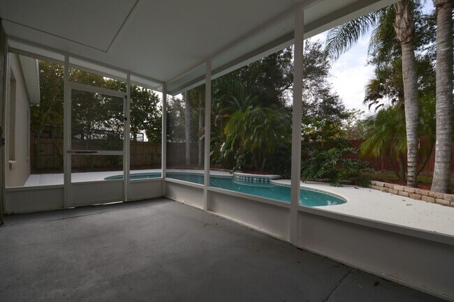 Building Photo - Fantastic fully upgraded 4 BR Oviedo Pool ...