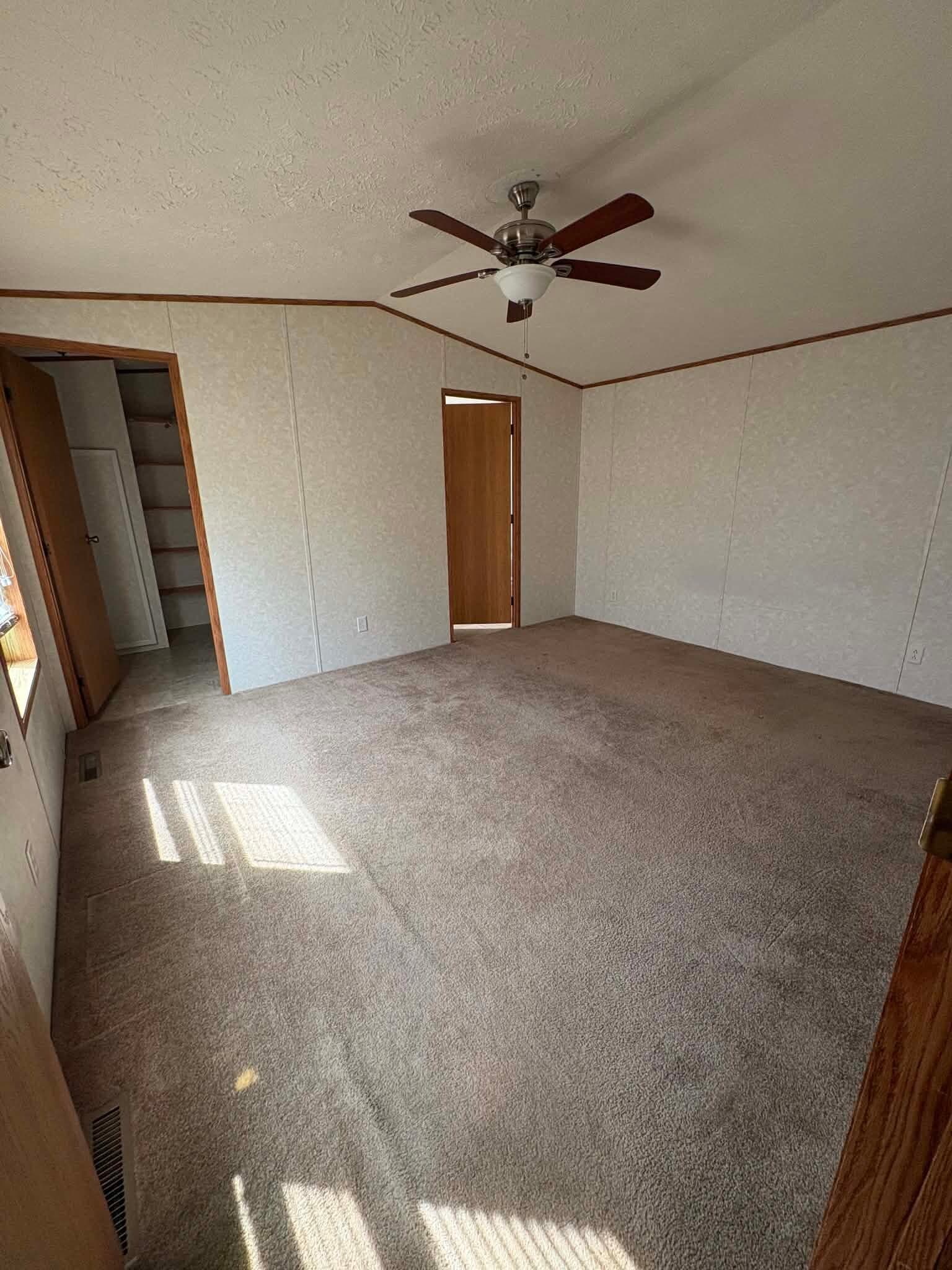 Building Photo - 443 Valley View Ln