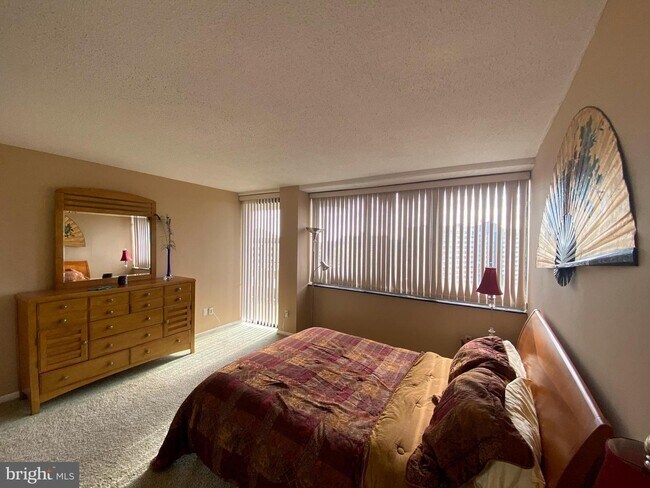 Building Photo - 6301 Stevenson Ave