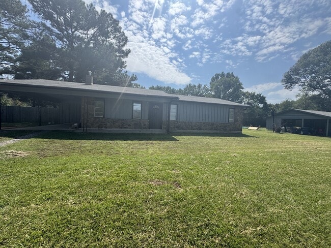Primary Photo - 411 Campground Rd