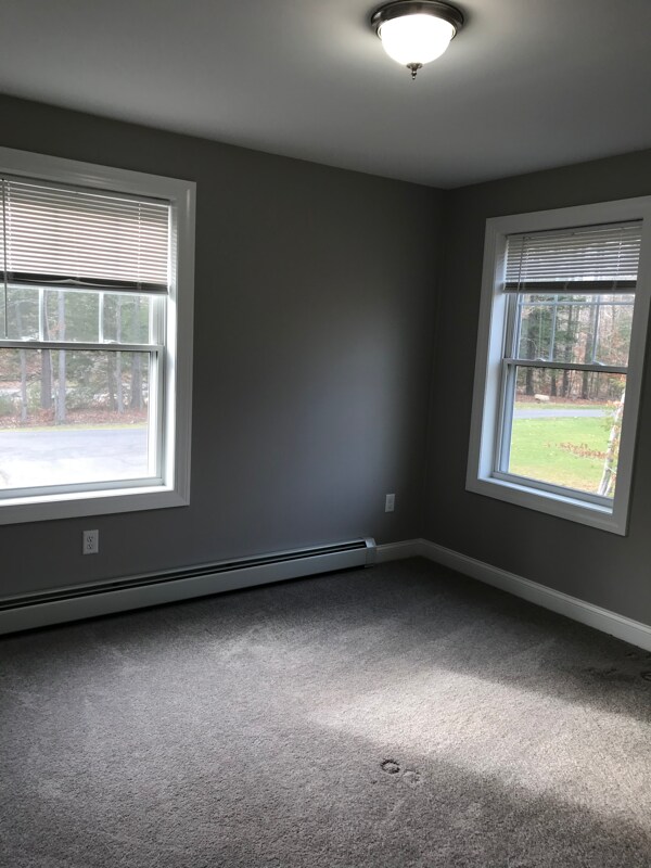 Building Photo - 4 ME-4
