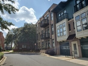 Building Photo - South End condo 1 Bedroom/1 Bath close to everything!