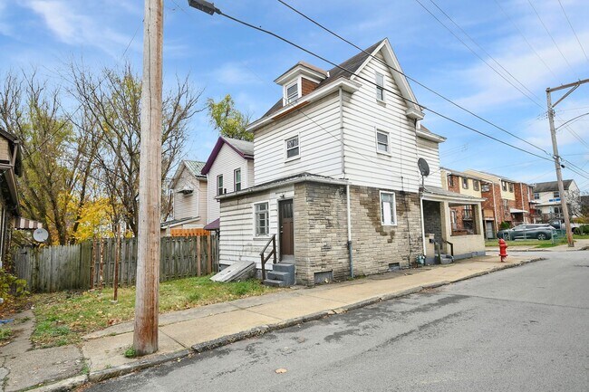 Building Photo - 1243 Evans St