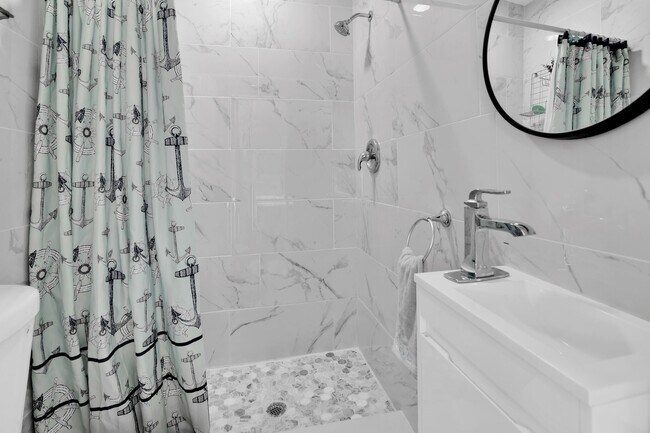 Building Photo - 450 French Royale Cir