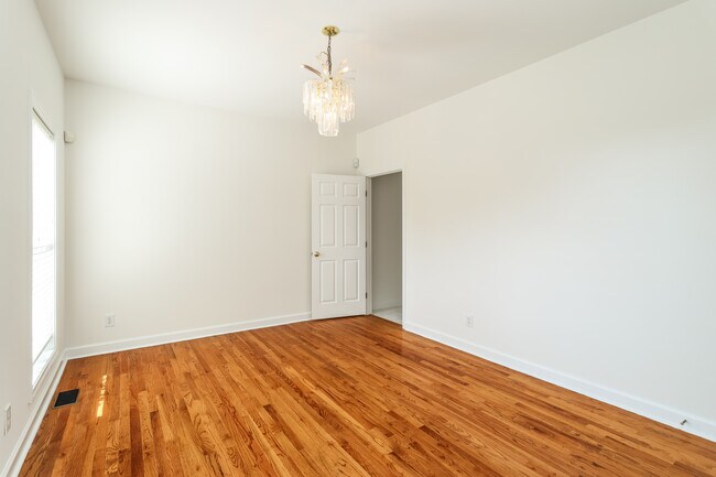 Building Photo - 110 Overhill Dr