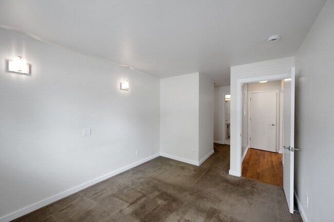 Building Photo - Charming 2BR Condo in Denver