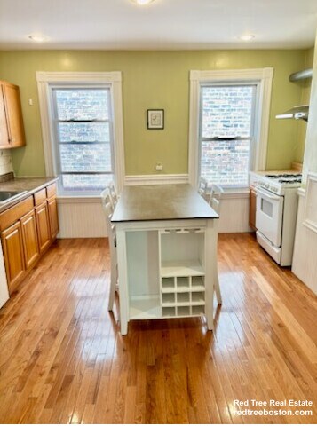 Building Photo - 46 Aspinwall Ave