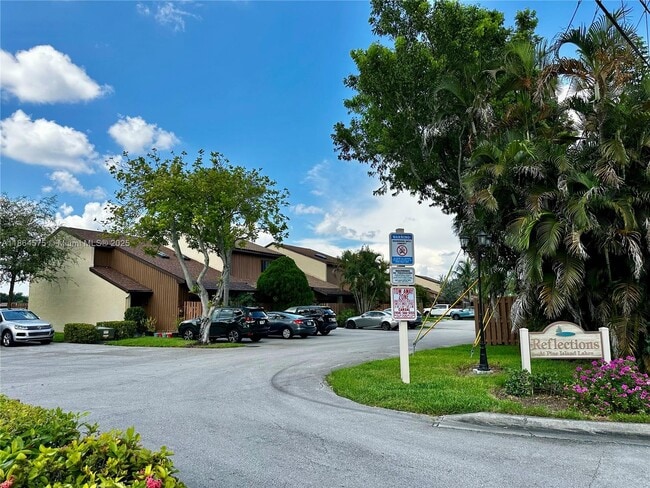 Building Photo - 4245 S Pine Island Rd