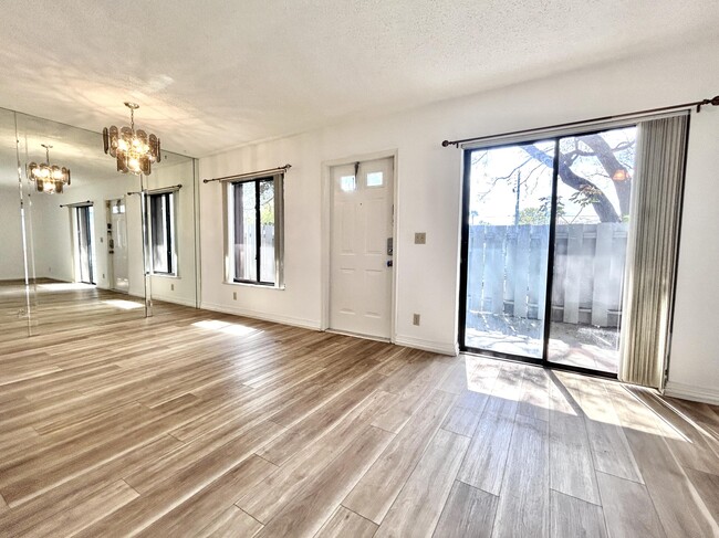 Building Photo - 2535 SW 22nd Ave