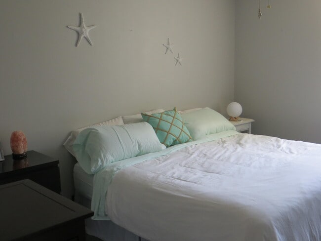 Building Photo - 123 Yacht Club Way