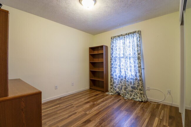 Building Photo - Montgomery- Nova