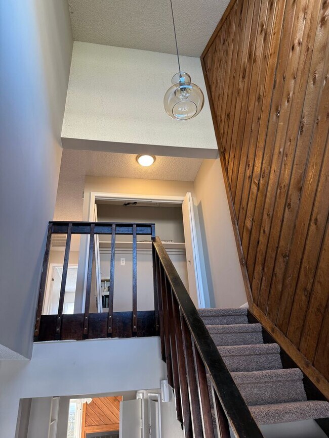 Building Photo - Campus East Townhomes
