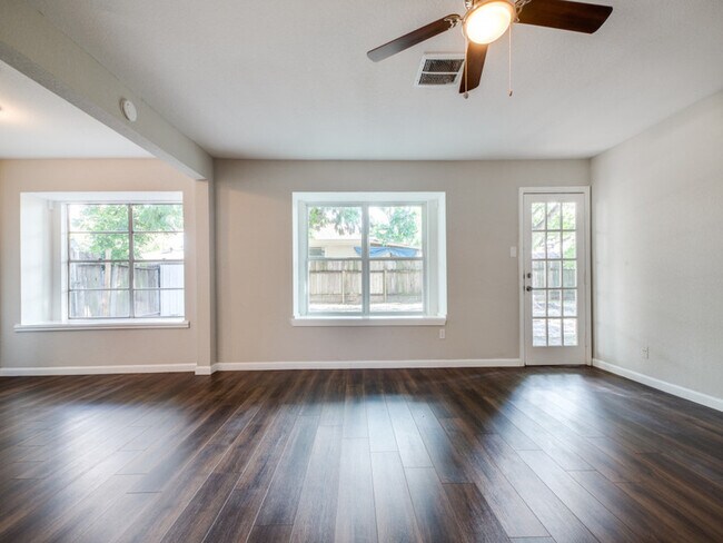 Building Photo - 287 Eldon St