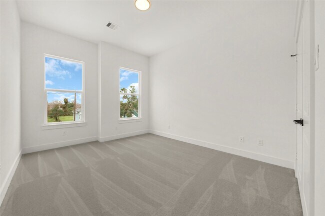 Building Photo - 4916 Lavender St