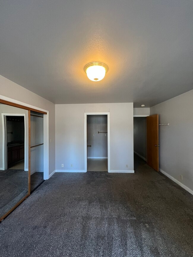 Building Photo - 3364 Treehaven Dr