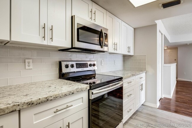 Building Photo - 100 Crestwood Ct N