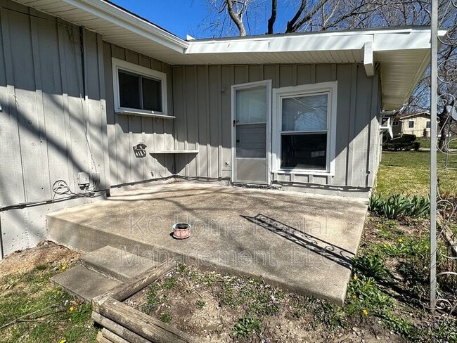 Building Photo - 6006 N Howard Ave
