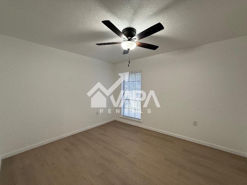 Building Photo - 8007 Lake Forest Dr