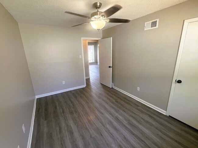 Building Photo - 5300 Steuben Dr