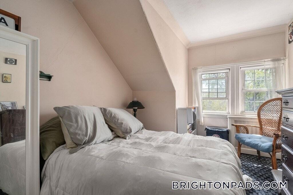 Building Photo - 18 Newcastle Rd