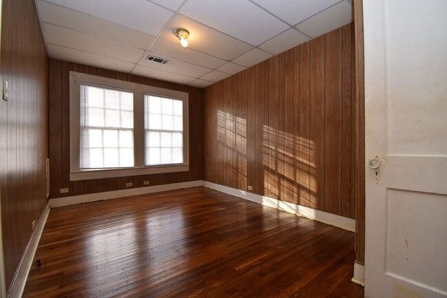 Building Photo - 401 S Bonner St