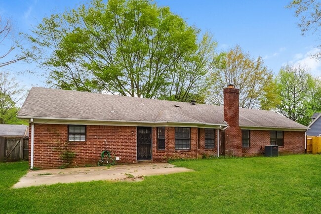 Building Photo - 3048 Ingleside Dr