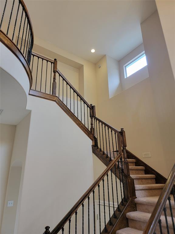 Building Photo - 404 Golf Crest Ln