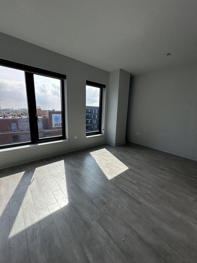 Building Photo - 0 bedroom in Chicago IL 60613