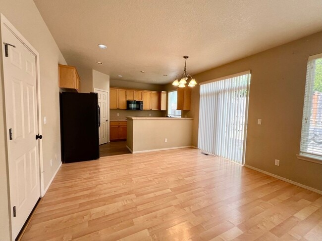 Building Photo - Beautiful 3-Bedroom Home in Hillsboro’s Desirable Arbor Roses Community!