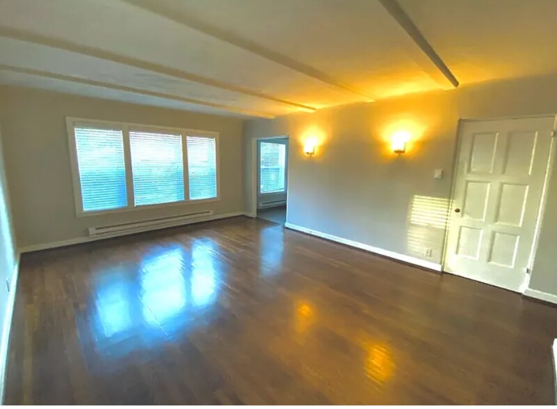 Building Photo - 421 Summit Ave E