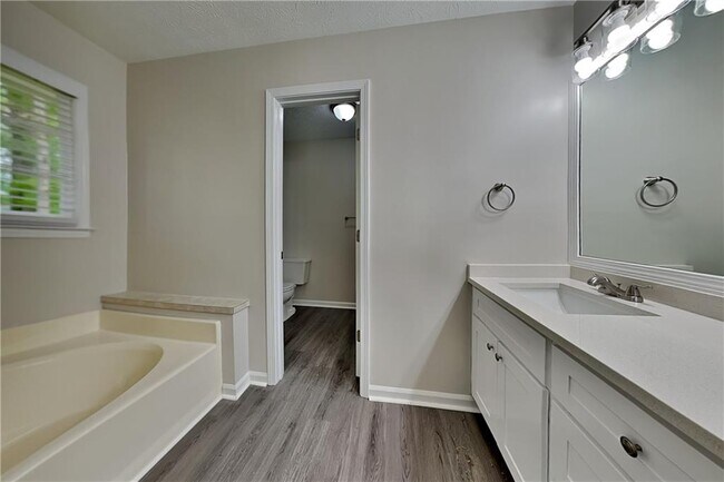 Building Photo - 2210 Grayfield Dr