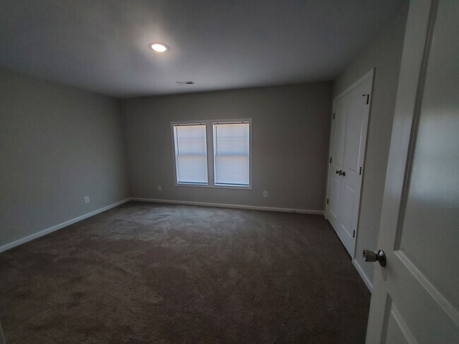 Building Photo - NEW TOWNHOME BUIKT MARCH 2023!