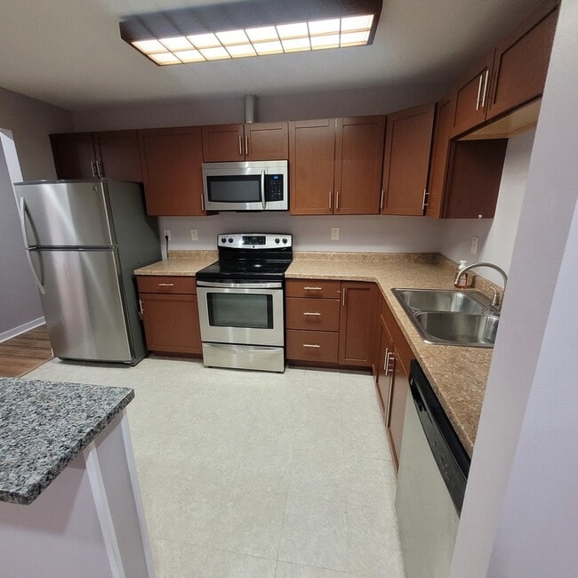 Building Photo - 803 Garden Cir