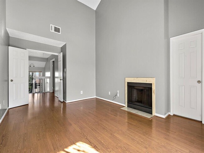 Building Photo - 712 Country Pl Dr