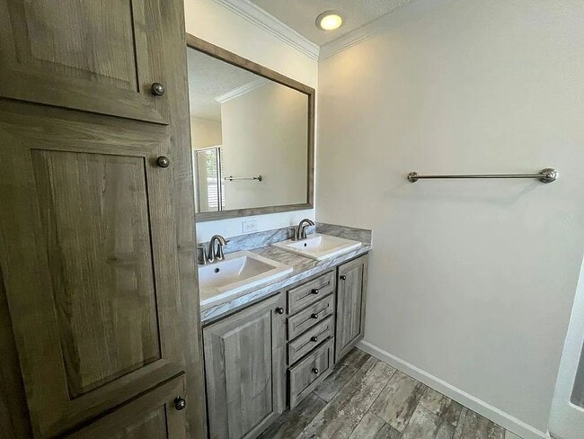 Building Photo - 608 Elephant Way