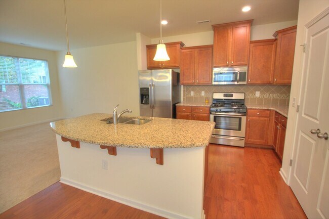 Building Photo - Gorgeous 3 Bedroom/ 2.5 Townhome with Garage!