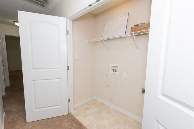 Building Photo - 3 Bedrooms and a bonus room in Richlands (Will include lawn service with increased rents)