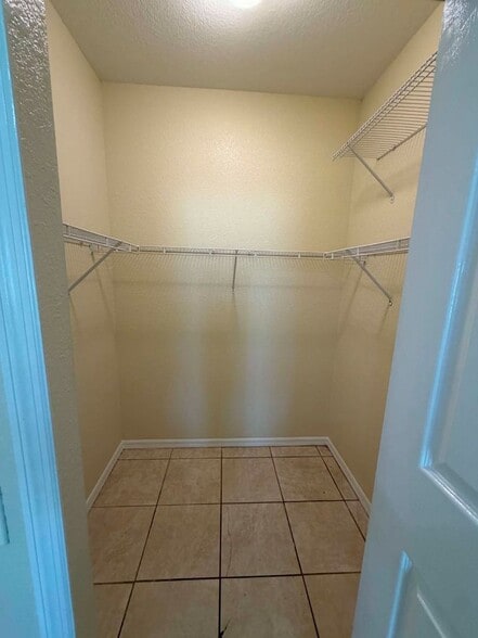Building Photo - COMING SOON!!! Charming 3/2/2 car garage home in North Port