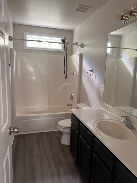 Building Photo - 10609 Spring Rain Ct