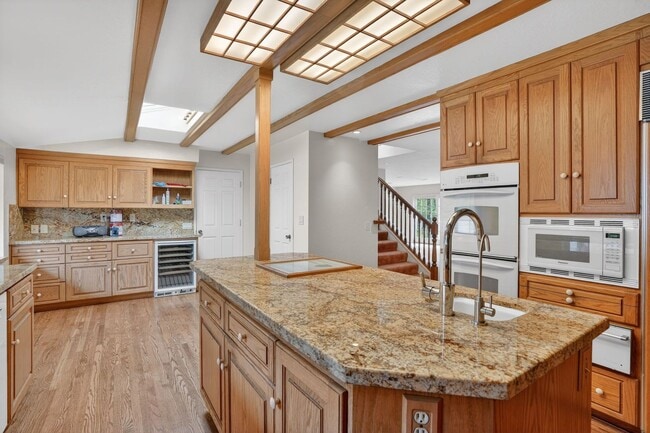 Building Photo - Absolutely Beautiful 4BR 3.5BA 2 Story Home in quiet neighborhood in Los Altos