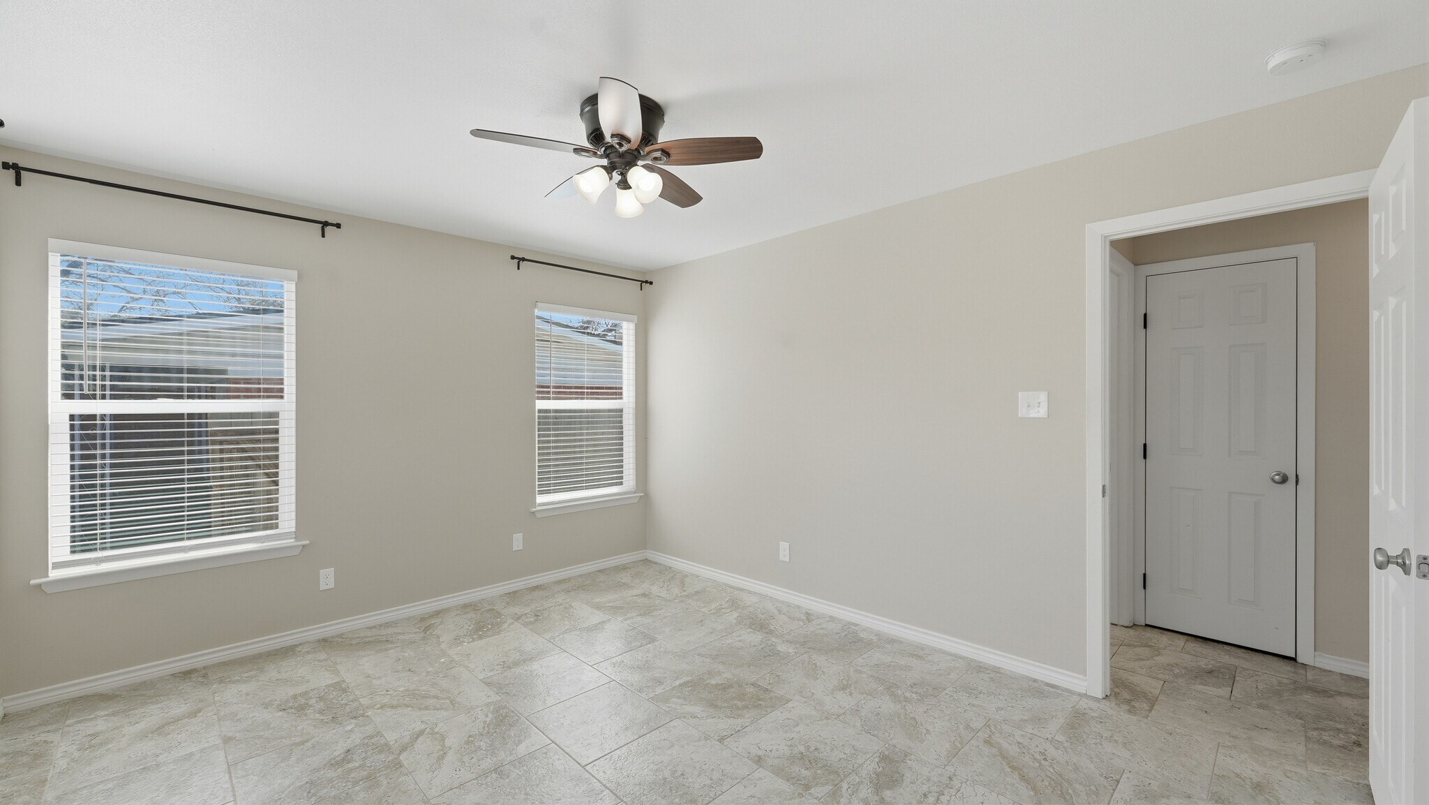 Building Photo - 1409 Highland Dr