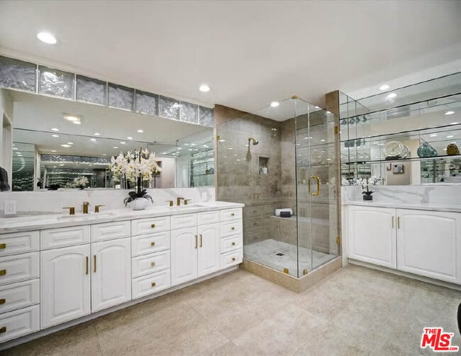 Building Photo - 4732 Del Moreno Dr